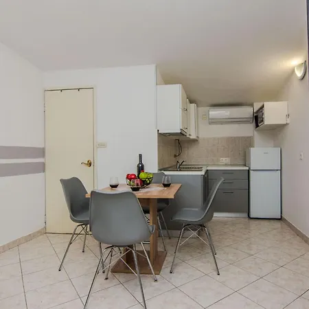 App Juracak Josip 4 By Interhome * נין