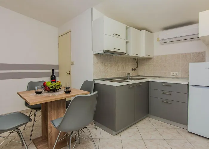 Apartman App Juracak Josip 4 By Interhome Nin