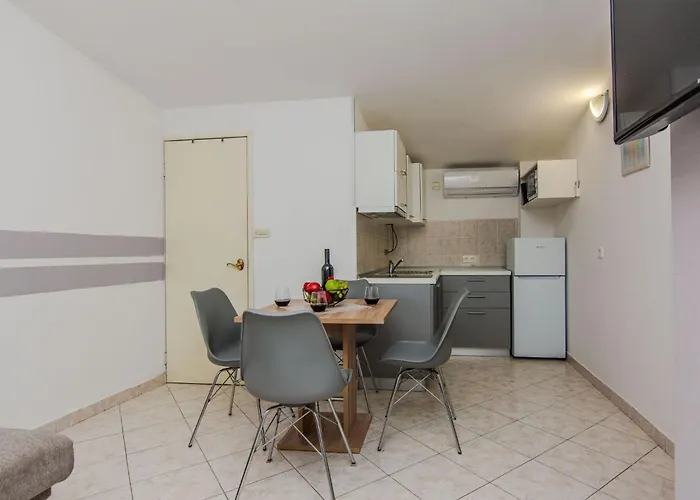 App Juracak Josip 4 By Interhome * נין